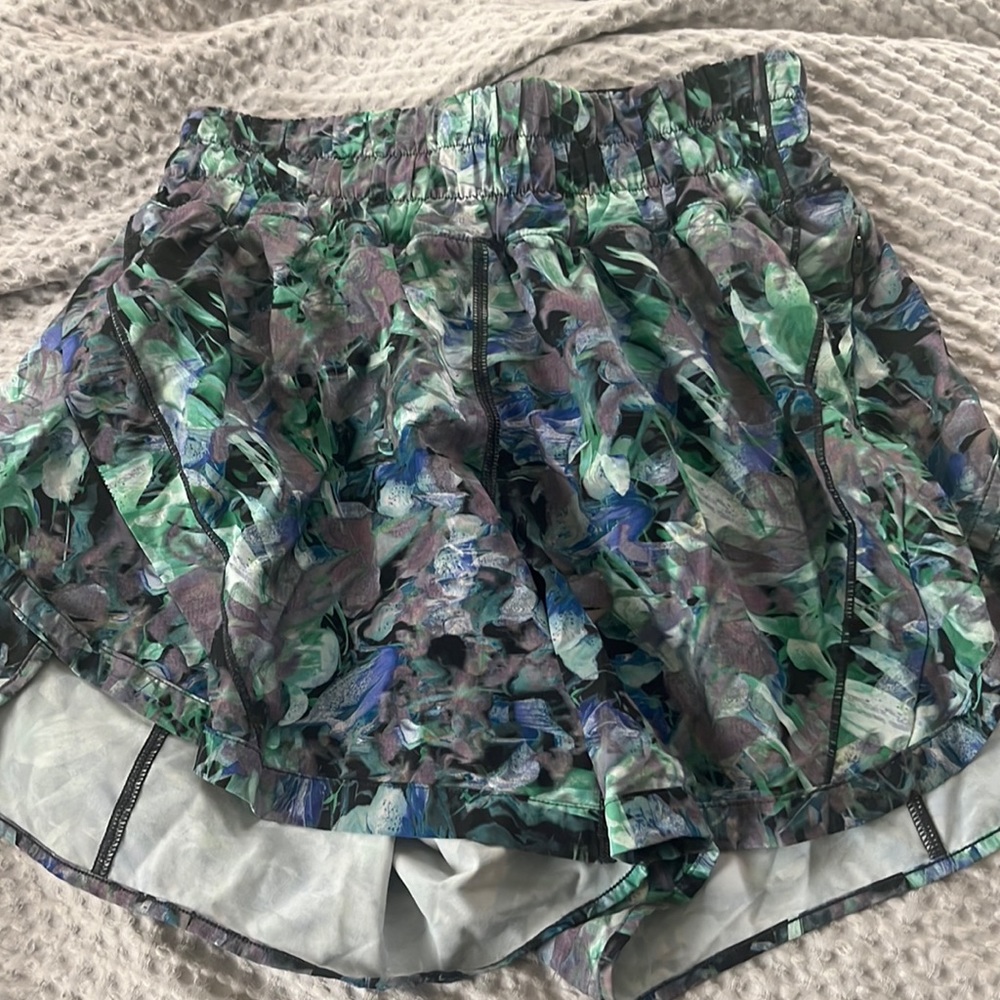 Lululemon track that shorts size 4